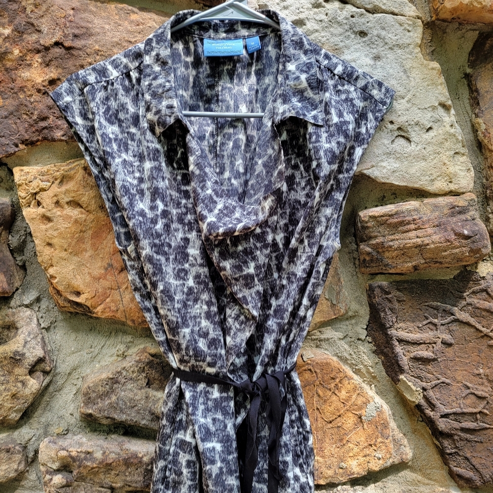 Simply Vera Vera Wang  sleeveless print Blouse size Medium
